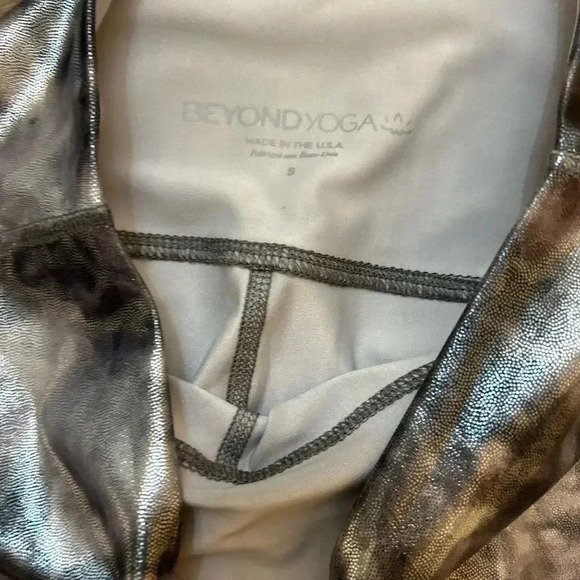 - Revolve x Beyond Yoga High Waist Shine On Midi Leggings Silver Grey Foil… - Picture 6 of 7